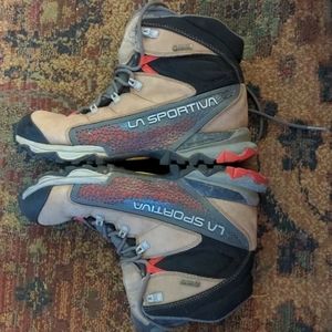 La Sportiva Nucleo High GTX Women's Hiking Boots 8.5
